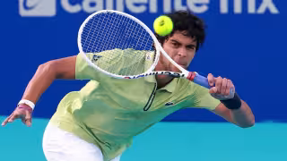 El tenista yuca en el puerto