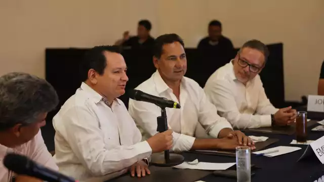 Joaquín Díaz Mena se reunió con  empresarios de la Coparmex.