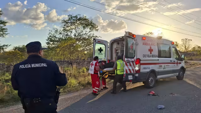 Motociclista resultó con lesiones graves tras esquivar a un perro en Calkiní.