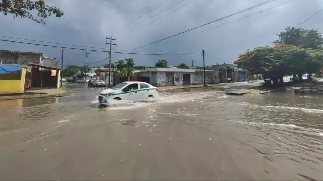 En Cancún se espera que para mañana los chubascos tengan un 70 por ciento de posibilidades de precipitación.