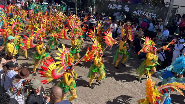 Carros alegóricos desfilaron en el Carnaval de Mérida