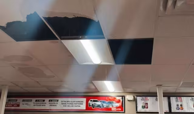 La conocida tienda fue clausurada por los daños que presenta.