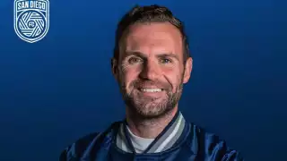 Juan Mata sigue como futbolista en activo