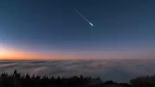 La lluvia de meteoros Leónidas llega en noviembre.