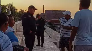 Extracción de especies prohibidas, tala y destrucción del manglar y contaminación de playas ahogan al puerto