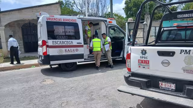 El motociclista fue atendido en el lugar por los paramédicos.