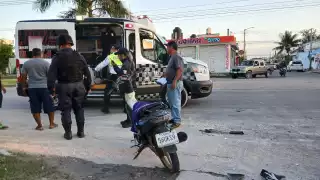 Paramédicos acudieron al lugar, brindando atención médica a las mujeres