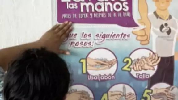 El lavado de manos sirve para reducir la posibilidad de enfermedades. El lavado de manos sirve para reducir la posibilidad de enfermedades.