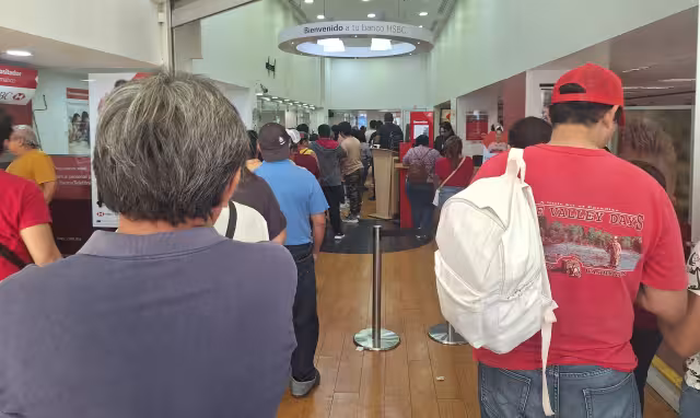 Bancos no abrirán sus puertas este lunes