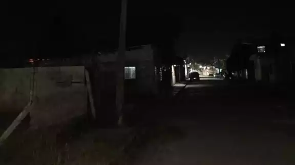 Los habitantes de la calle 28 de la colonia Fátima llevan siete meses sin energía eléctrica debido a luminarias defectuosas Los habitantes de la calle 28 de la colonia Fátima llevan siete meses sin energía eléctrica debido a luminarias defectuosas