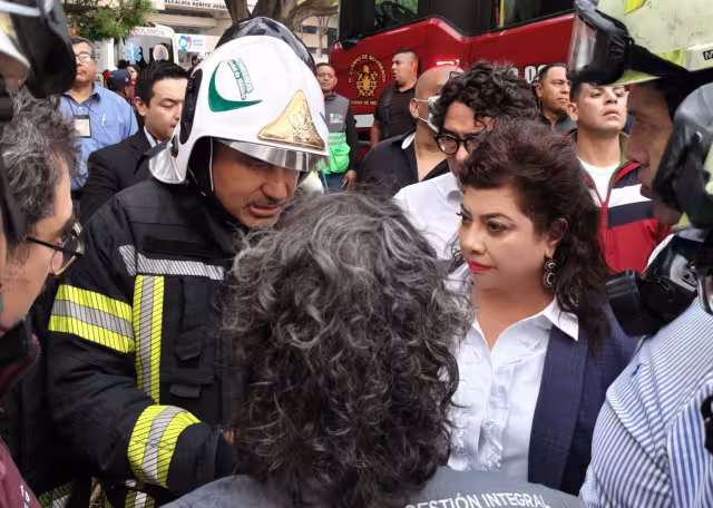 Confirman 4 muertes en el incendio en la alcaldía Benito Juárez.