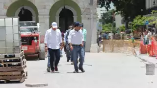 El gobernador Mauricio Vila constató los avances en la Plaza Grande
