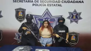 Policías estatales detienen a mujer por posesión de hierba seca en Cancún