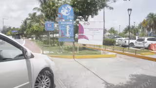 La zona tiene capacidad para 65 autos e incluye espacios para gente con discapacidad; sin embargo, algunos cajones son ocupados por unidades particulares