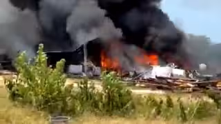 Fuego consume propiedad de presidenta de Sabancuy; pérdidas fueron totales