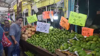 Precio del limón registra fuerte caída en mercados de Mérida; comerciantes casi lo rematan
