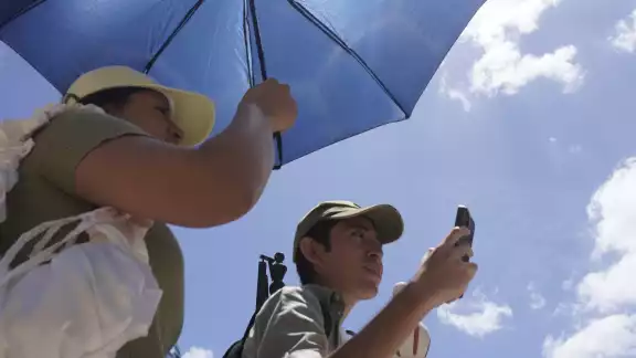 Conagua alerta sobre ola de calor y lluvias por onda tropical en la Península Conagua alerta sobre ola de calor y lluvias por onda tropical en la Península