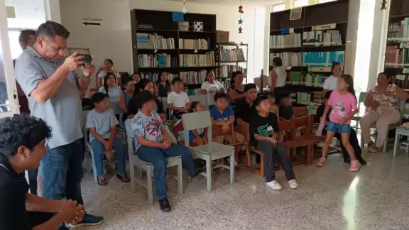 Los padres de familia de los niños, quienes indicaron que sus hijos aprovecharon los cursos para aprender nuevas cosas Los padres de familia de los niños, quienes indicaron que sus hijos aprovecharon los cursos para aprender nuevas cosas