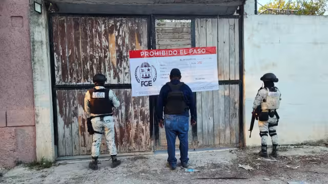 En los inmuebles se colocaron sellos de aseguramiento.