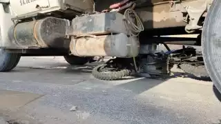 Motociclista   resulta gravemente herido al ser arrollado por un volquete en Chetumal