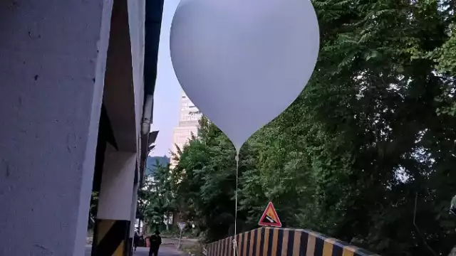 Corea del Norte manda globos llenos de basura a Corea del Sur