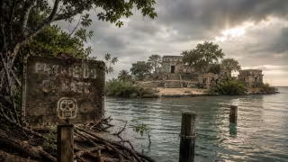 Campeche resguarda impactantes tesoros naturales, históricos y arqueológicos cuyo acceso está totalmente cerrado al turismo tradicional.