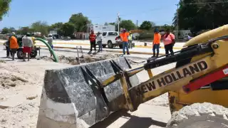 Smapac repara tubería y denuncia robo en Hampolol; colonias sin agua todo el día