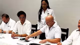 El personaje mantuvo acercamientos con grupos relacionados a Rafael Marín Mollinedo; ahora quiere el respaldo de Morena para la Alcaldía
