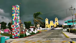 Las lluvias del fin de semana provocaron una baja afluencia de visitantes en Sabancuy, afectando gravemente las ventas de comerciantes locales.