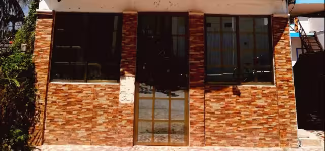 La posada Los Pelícanos recomendó hacer las reservaciones únicamente a través de su página oficial.