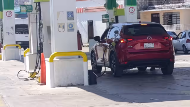 Transportistas agradecen a la Presidenta por mantener el precio de la gasolina “verde” en 24 pesos el litro