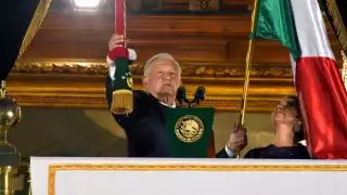AMLO protagoniza emotivo Grito de Independencia en el Zócalo