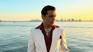 Afirman que el padre de Christian Nodal fue quien le aconsejó al cantante quitarle 9 millones de dólares a Cazzu