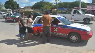El IET indicó que los taxis deben realizar su servicio sin descender a otros pasajeros antes de llegar a su destino