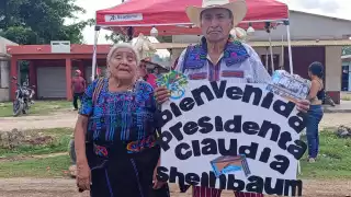 “Bienvenida, presidenta”: Con muestras de afecto y pancartas, Santo Domingo Kesté espera a Sheinbaum en Champotón 