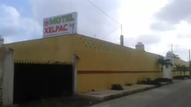 Empleados de un motel en Kanasín solicitan asistencia médica al ver a su compañera en el piso