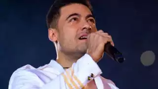 Carlos Rivera está atento a los daños en su estado