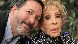 Despierta misterio ausencia de Luis Enrique, hijo de Silvia Pinal en homenaje en Bellas Artes