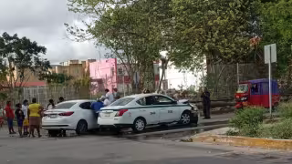 Dos jóvenes fueron detenidos en la colonia Cumbres durante una revisión policiaca.