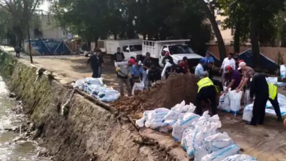 Conagua y CAEM han instalado dos equipos especializados para bombear el caudal de la presa Los Cuartos Conagua y CAEM han instalado dos equipos especializados para bombear el caudal de la presa Los Cuartos