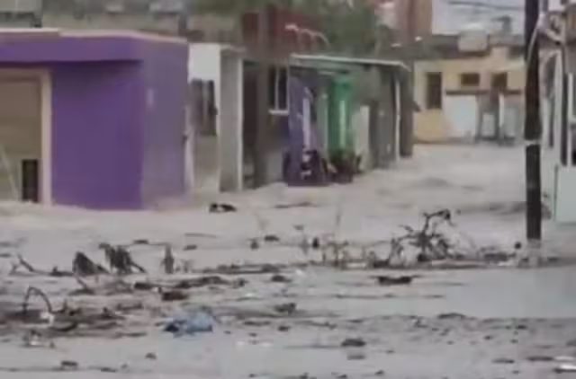 Las lluvias provocaron inundaciones que colapsaron diferentes colonias.