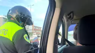 El agraviado reportó que los oficiales dados de baja iban a bordo de una motocicleta con el número económico 9214