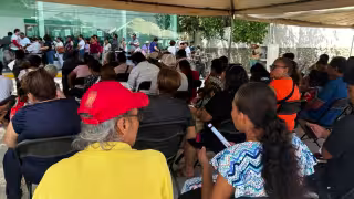 Desde las siete de la mañana arribaron los beneficiarios de la pensión bimestral, quienes reconocieron la atención del personal, aunque pidieron ampliar la capacidad de atención.