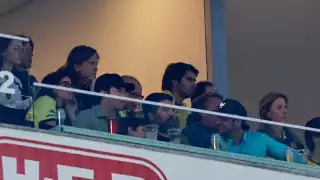 Checo en el palco junto a Azcárraga