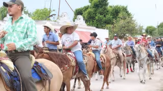 Las fiestas de Santa Clara ya se sienten en Cenotillo con el tradicional convite y reparto de palcos