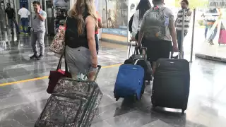 Hay buena afluencia de pasajeros en el aeropuerto de Mérida