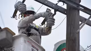 Falsos empleados de la CFE operan en Paseos de Opichén; exigían 12 mil pesos