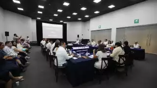 En la cuarta mesa de transición, abordan avances de programas de atención médica y educativa
