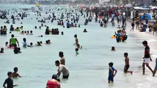 La concurrencia superó la cifra del fin de semana pasado, beneficiando a restaurantes y otros negocios