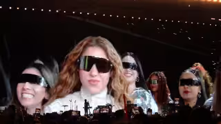 Un joven yucateco que participó en “Caminando con la Loba” durante el concierto de Shakira en Mérida reveló que la cantante “no nos saludó ni dijo hola”